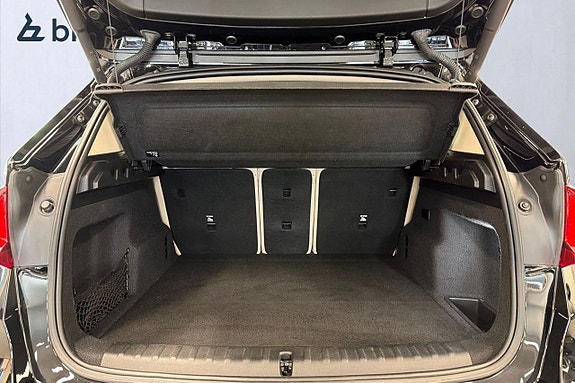 BMW iX1 10 of 18