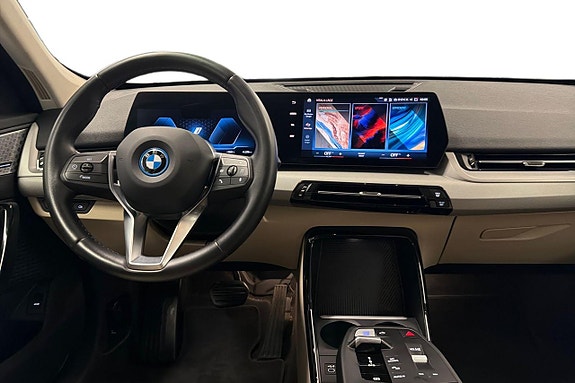 BMW iX1 8 of 18