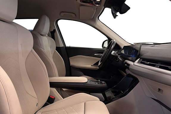 BMW iX1 6 of 18