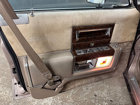 Cadillac Brougham 5 of 14