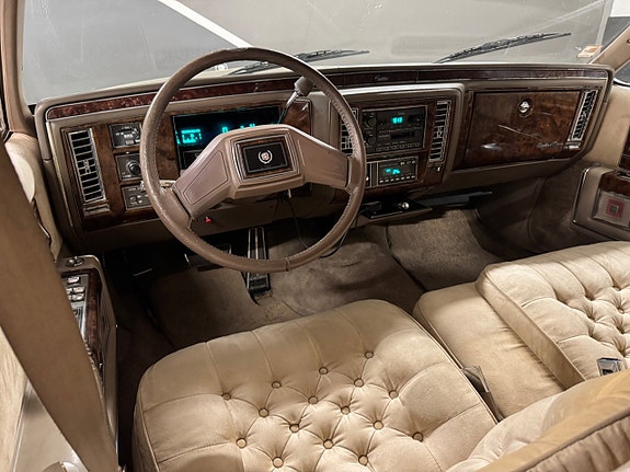 Cadillac Brougham 8 of 14