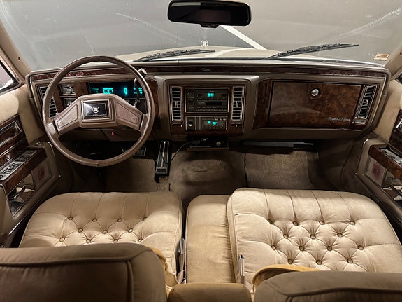 Cadillac Brougham 12 of 14