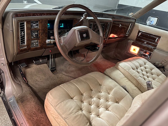 Cadillac Brougham 13 of 14