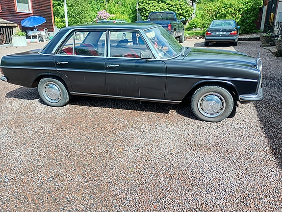 Mercedes-Benz 200 3 of 5