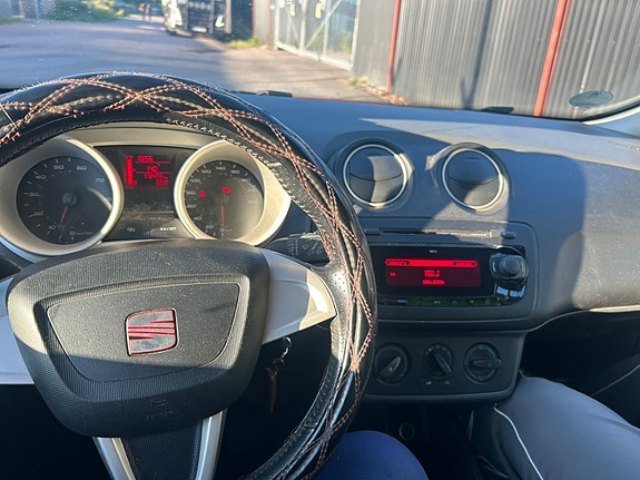 Seat Ibiza 4 of 5