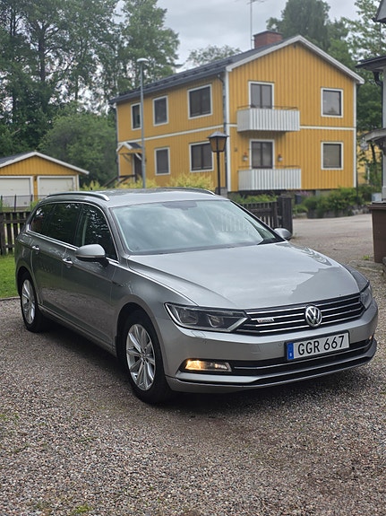 Volkswagen Passat 2 of 4