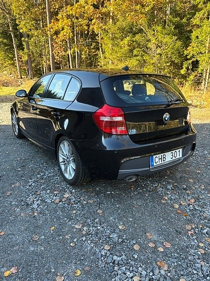 BMW 120d 2 of 5