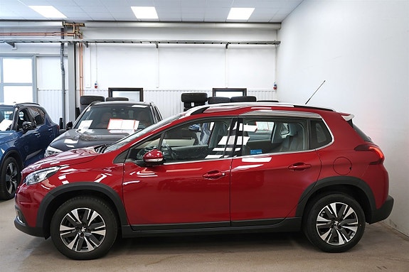 Peugeot 2008 2 of 5