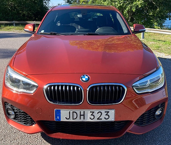 BMW 118i 2 of 5