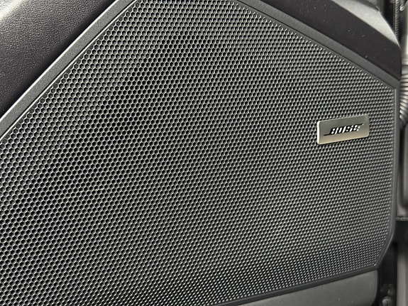 Porsche Cayenne 12 of 27