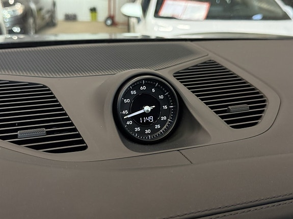 Porsche Cayenne 21 of 27
