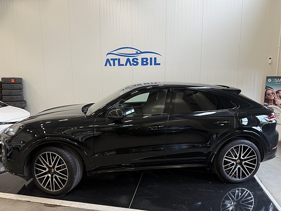 Porsche Cayenne 2 of 5
