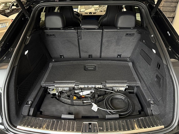 Porsche Cayenne 10 of 27