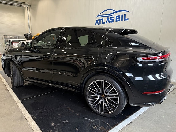 Porsche Cayenne 3 of 5