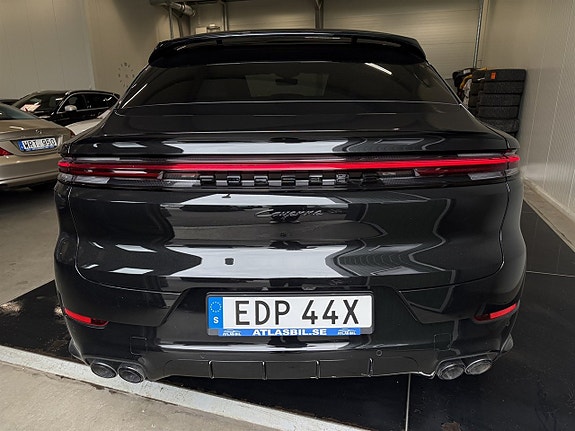 Porsche Cayenne 4 of 5