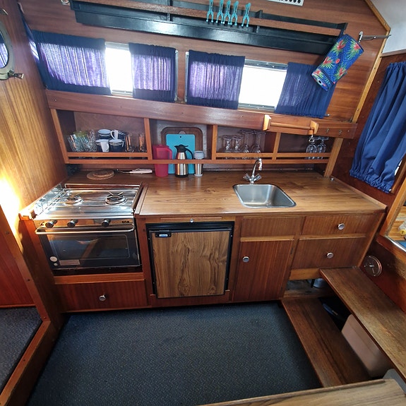 Coronet Oceanfarer 32 4 of 10