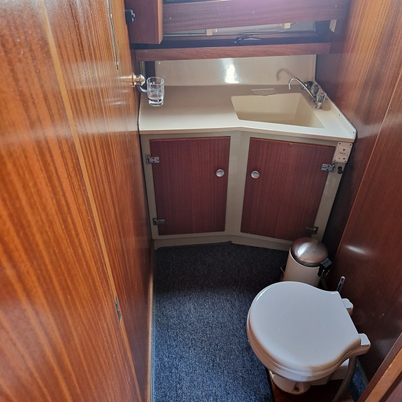 Coronet Oceanfarer 32 6 of 10