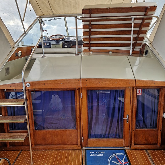 Coronet Oceanfarer 32 2 of 10