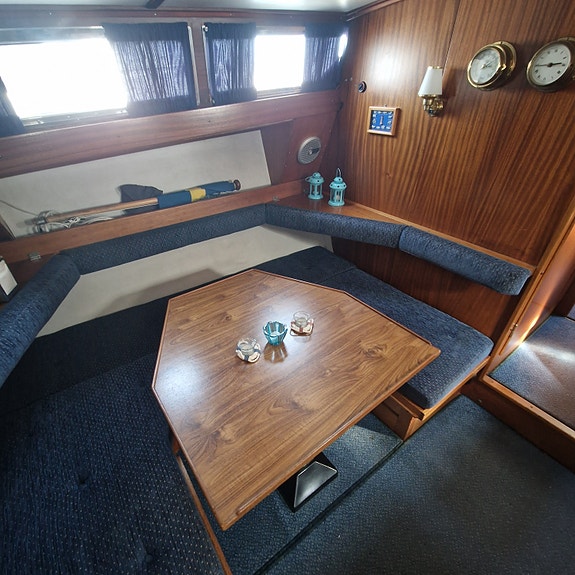 Coronet Oceanfarer 32 5 of 10