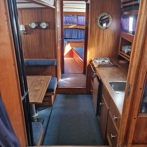 Coronet Oceanfarer 32 3 of 10