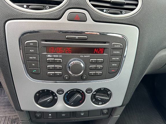Ford Focus 9 of 17