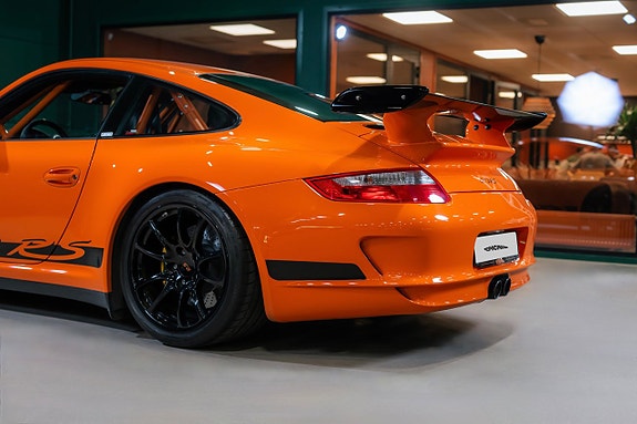 Porsche 911 4 of 5