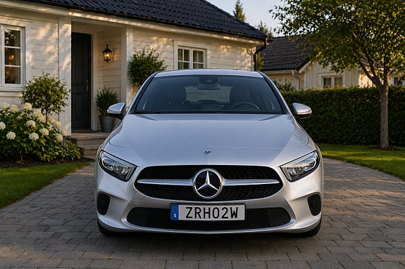 Mercedes-Benz A180 2 of 5