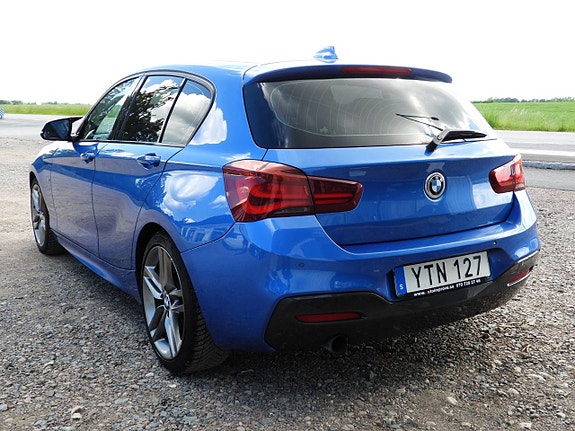 BMW 118i 3 of 5