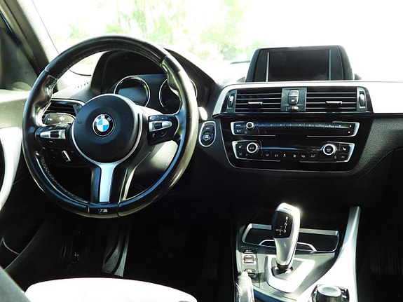 BMW 118i 13 of 24