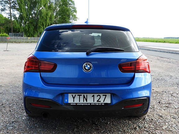 BMW 118i 4 of 5