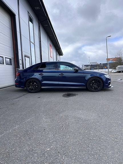 Audi S3 3 of 5
