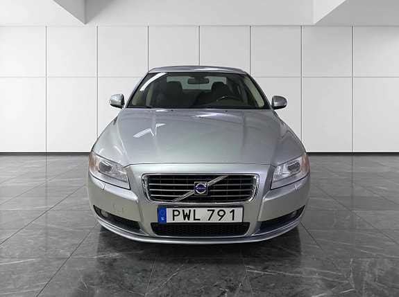 Volvo S80 2 of 12