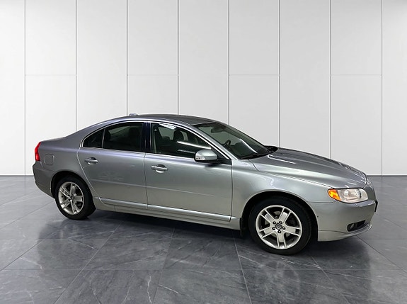 Volvo S80 3 of 12