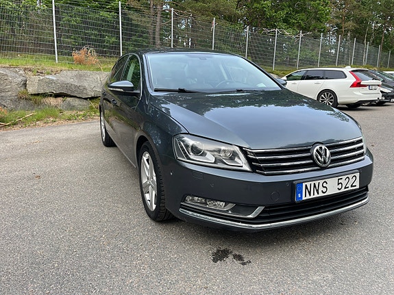 Volkswagen Passat 2 of 5