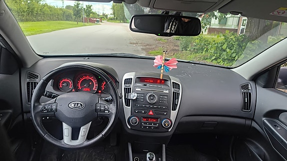 Kia Ceed 3 of 5