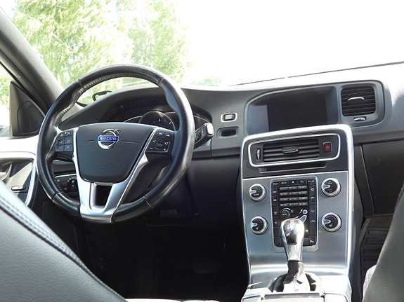 Volvo V60 11 of 27