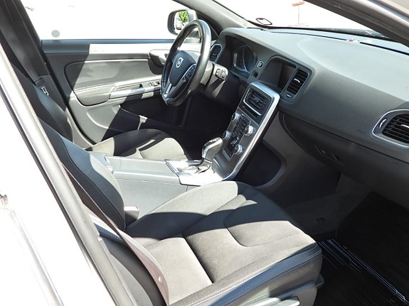 Volvo V60 17 of 27