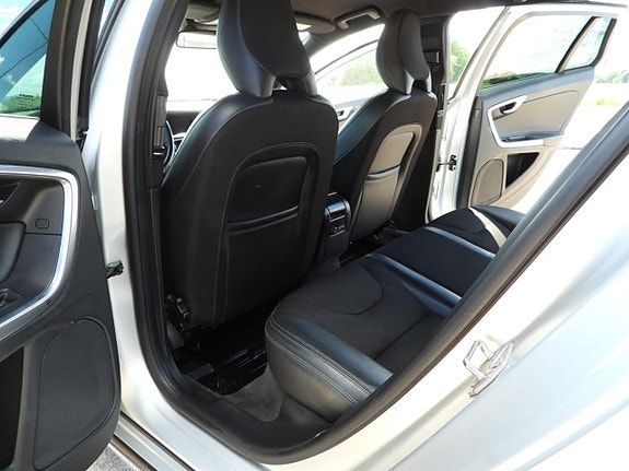 Volvo V60 13 of 27