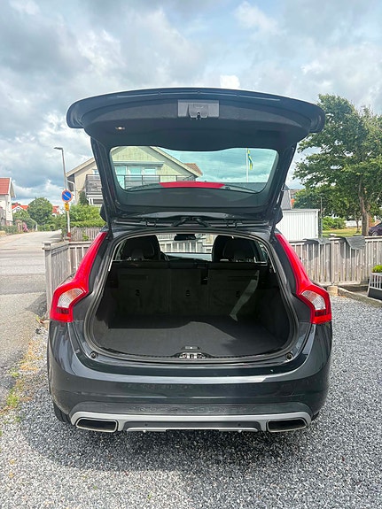 Volvo V60 Cross Country 3 of 5