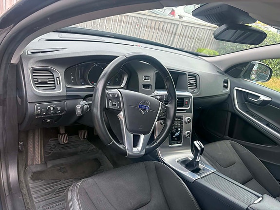Volvo V60 Cross Country 5 of 5