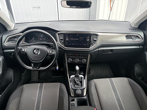 Volkswagen T-Roc 8 of 11