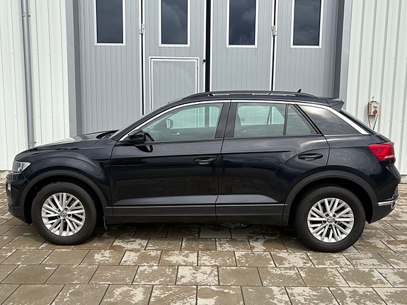 Volkswagen T-Roc 2 of 11