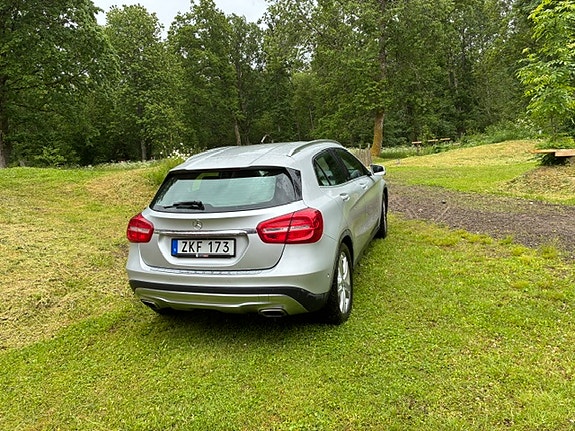 Mercedes-Benz GLA200 d 4 of 5