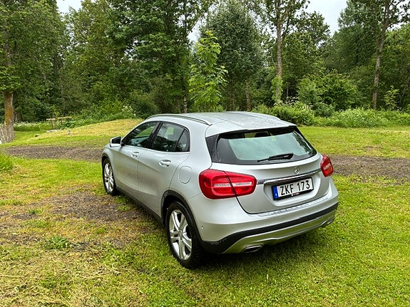 Mercedes-Benz GLA200 d 3 of 5