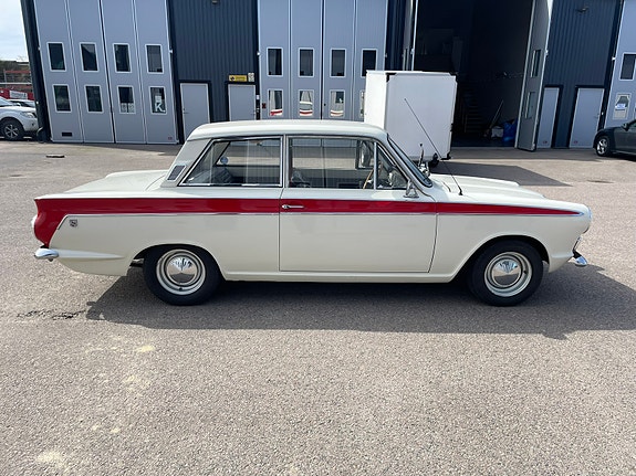 Ford Cortina 2 of 5