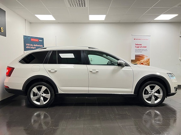 Skoda Octavia Scout 3 of 5