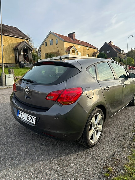 Opel Astra 4 of 5