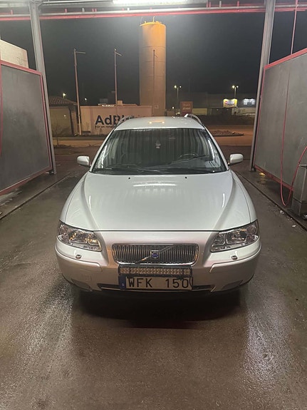 Volvo V70 3 of 3