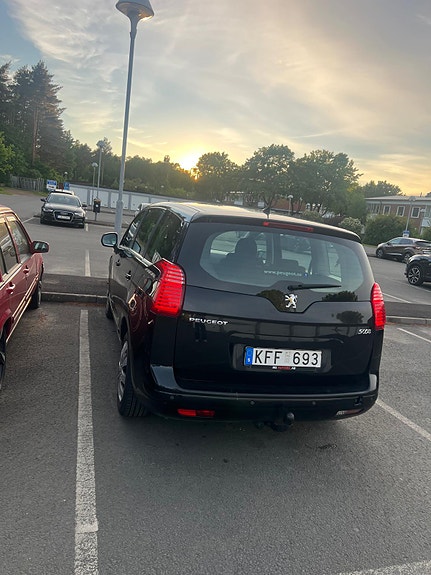 Peugeot 5008 2 of 5