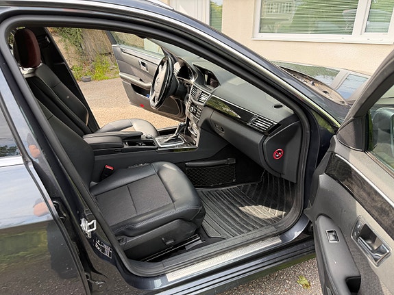 Mercedes-Benz E250 13 of 14